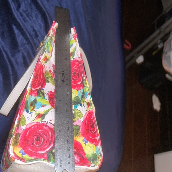 🌹JUICY COUTURE🌹 White Rose tote with crossbody strap - Picture 7 of 10